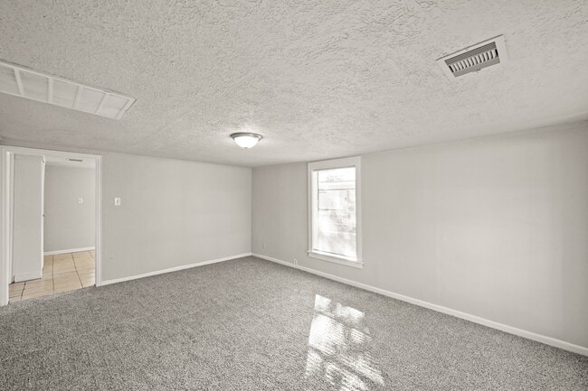 Photo - 203 W Hart Ave