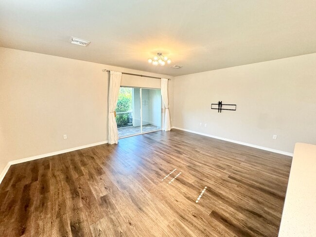 Photo - ** MEADOWOOD ** 3 BED / 2.5 BATH - TOWNHOM...