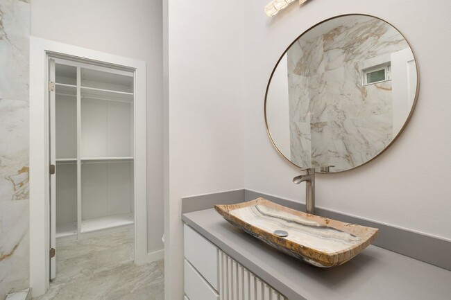 Photo - 2041 Lake View Dr