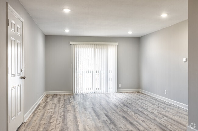 2BR, 1BA - 950SF