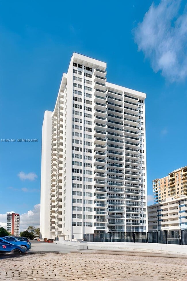 Building Photo - 3140 S Ocean Dr Unit 511