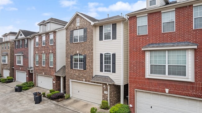 Building Photo - 3410 Skyline Village Dr