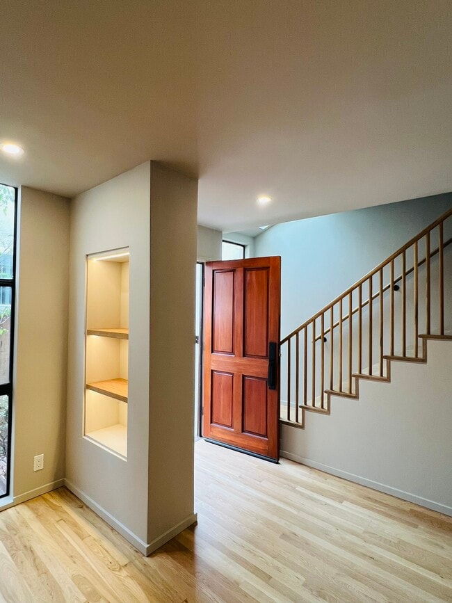 Entrada - 1034 18th St Unidad 4