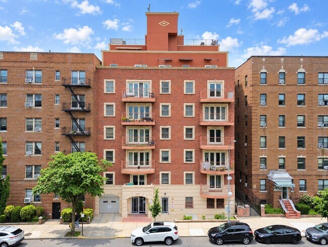 Building Photo - 2381 Ocean Ave Unit 7D
