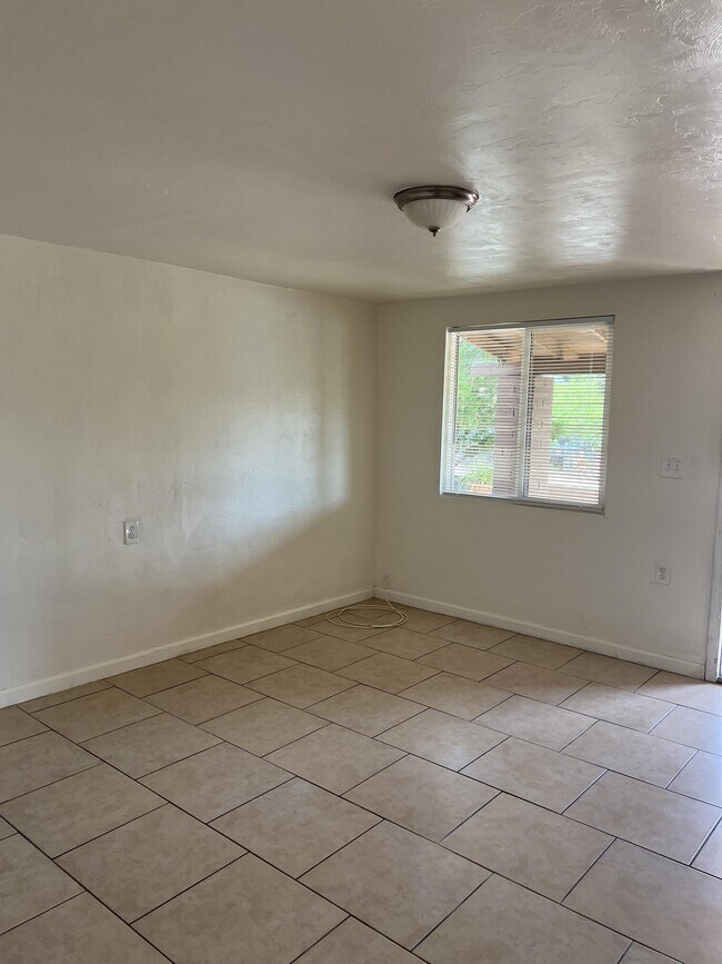 Photo - 375 W 33rd St Unit 1