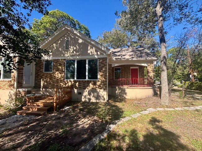Photo - Hemphill Park Gem! 4 Bed/2.5 Bath - Availa...