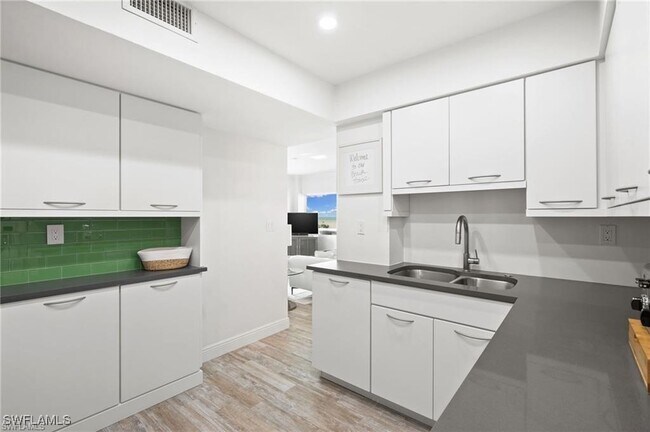 Building Photo - 240 Seaview Ct Unit 211