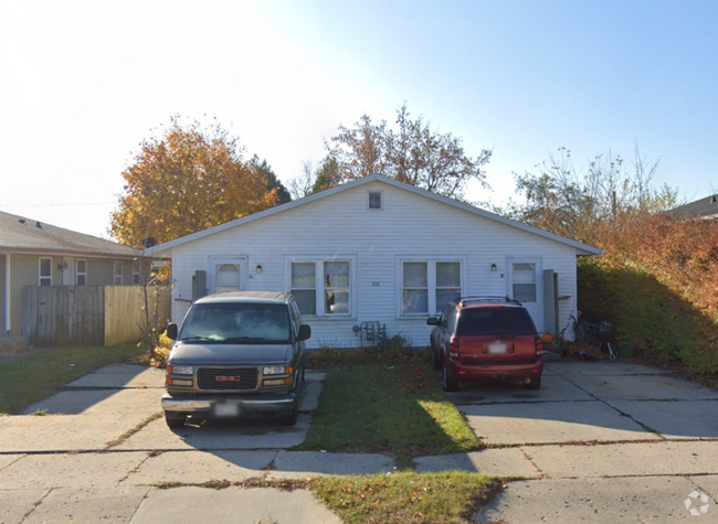 Building Photo - 1111 35th St Rental