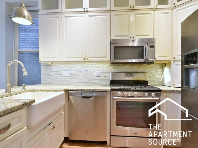 Photo - 1319 N Artesian Ave Unit 1