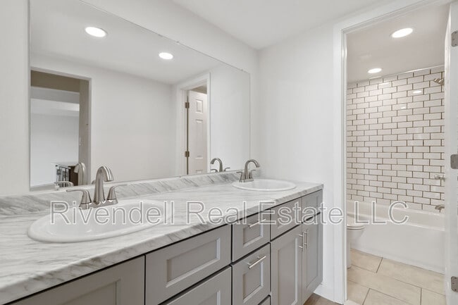 Photo - 130 N Pearl St Unidad 1002