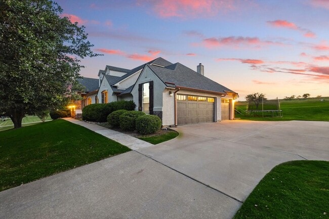 Photo - 10701 Los Rios Dr House