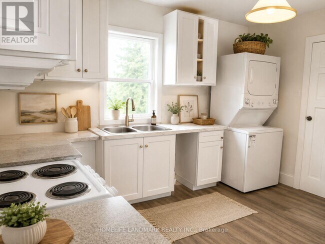 Photo - 528 Birchmount Rd
