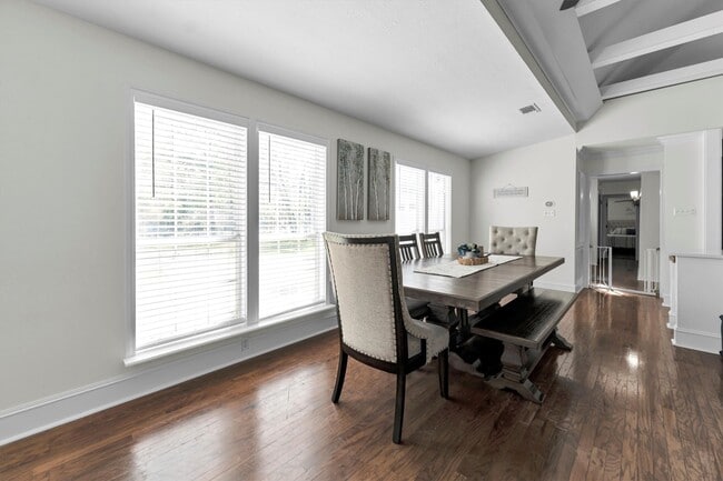 Building Photo - 22425 Augusta Dr