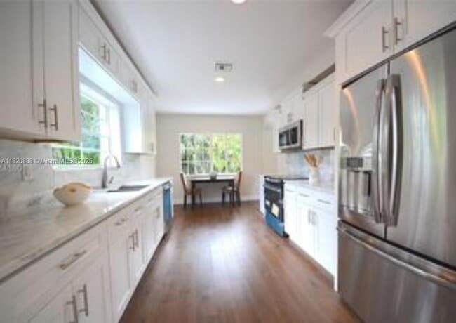 Photo - 832 Wallace St