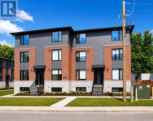 Photo - 255 Castor St