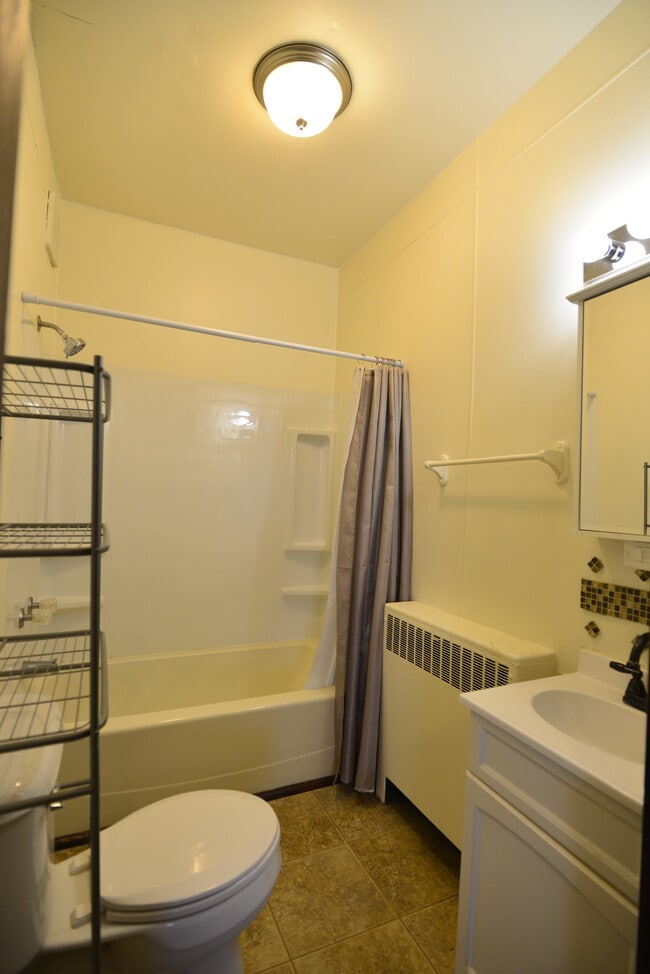 Photo - 123 E Columbus St Unidad Downstairs