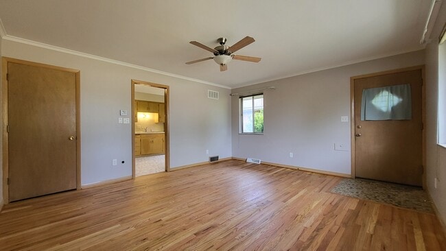 Sala de estar - 4365 Glenmawr Ave