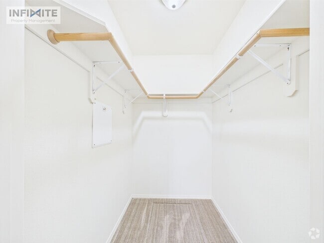 Building Photo - Bright & Spacious 3-Bedroom Apartment
