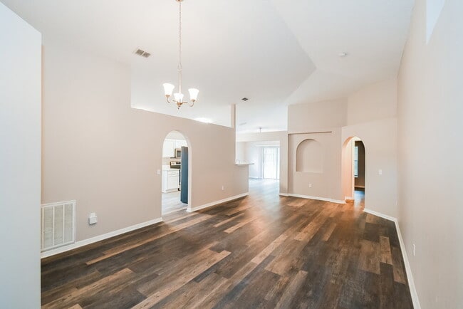 Photo - 8892 Merseyside Ave