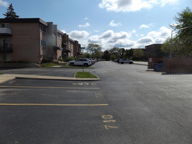 Photo - 710 W Huntington Commons Rd Unit 2B
