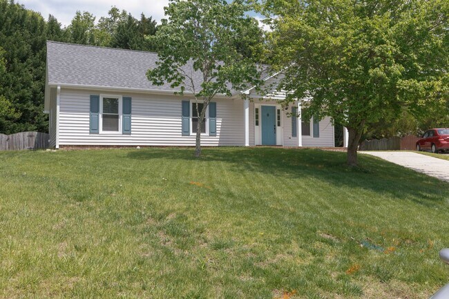 Photo - APPLICATIONS PENDING! Maintenance-free 3 b...