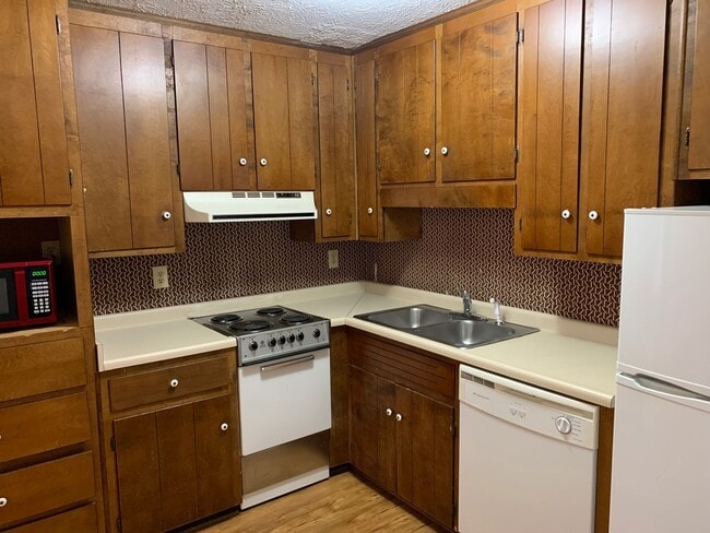 Photo - 1 Bedroom condo- Steps away from UGA! Available early August 2026