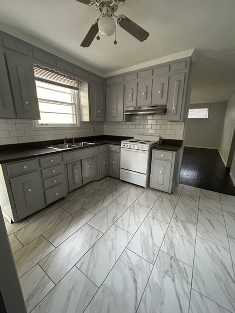 Kitchen + Stainless Fridge - 3210 Doverside Dr Casa