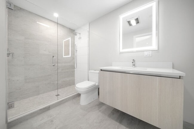 Photo - 932 Broadway Unidad 306