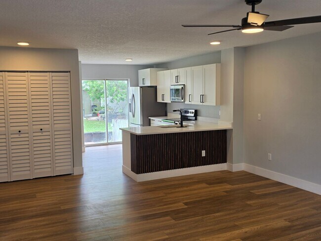 Photo - FOR RENT!! RECENTLY RENOVATED 2 BEDROOM 2 BATH CONDO (FIRST FLOOR)...