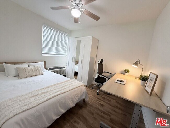 1254 W 37th Dr Unit 1256 1/2