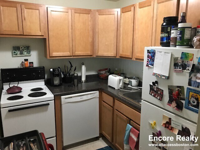 Building Photo - 33 Lancaster Terrace Unit 107