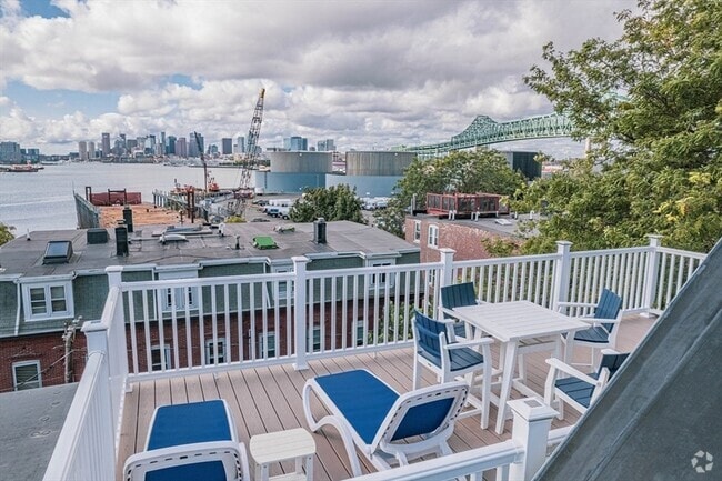 Building Photo - 33 Medford St Unit 6 Rental