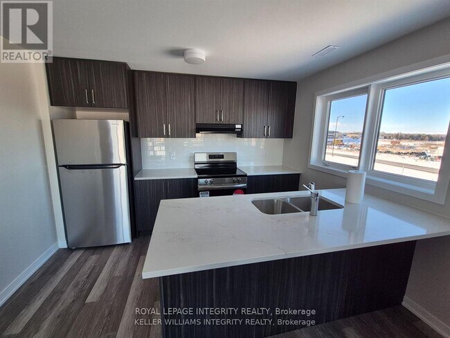 Photo - 316 Parnian Private