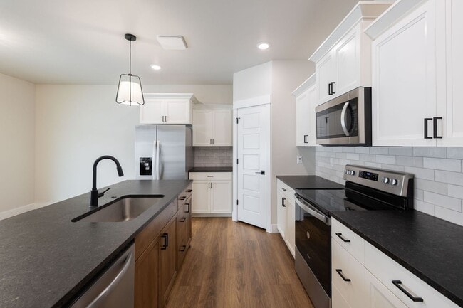 Photo - BEAUTIFUL 3 Bed 2 Bath Twin home in Sugar city!