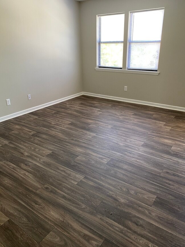 Fullwood Point LR - Tifton Properties Apartments