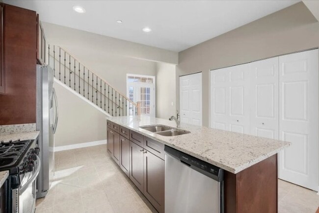 Photo - 713 Verandah Dr