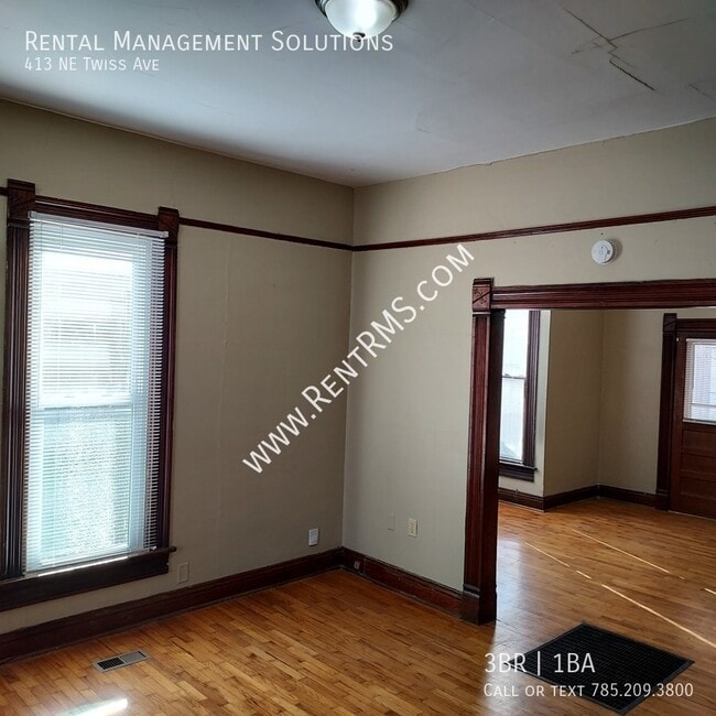 Photo - 413 NE Twiss Ave