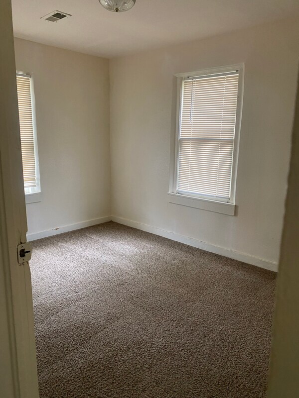 Photo - 2519 E Monument St