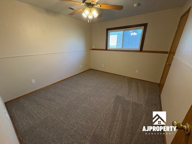 Photo - 2208 S Larch Ave