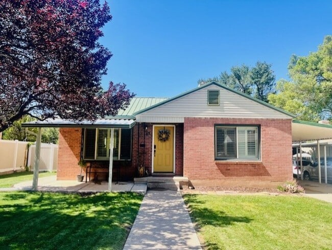 Single Family Home close to SUU - Single Family Home close to SUU