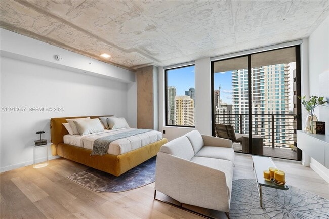 Photo - 307 SW 5th St Unidad STUDIO