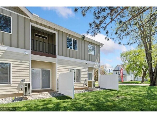 Photo - 425 W 8th St