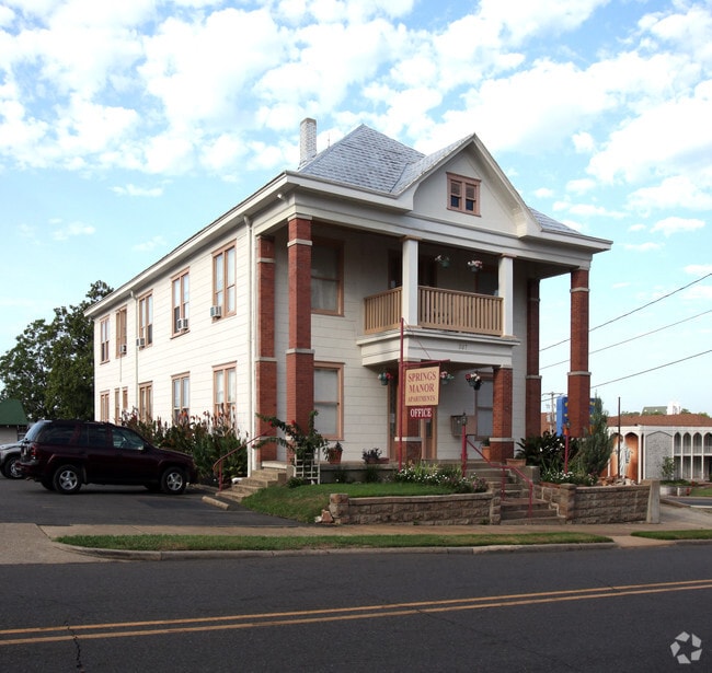 Springs Manor Apartments For Rent in Hot Springs, AR