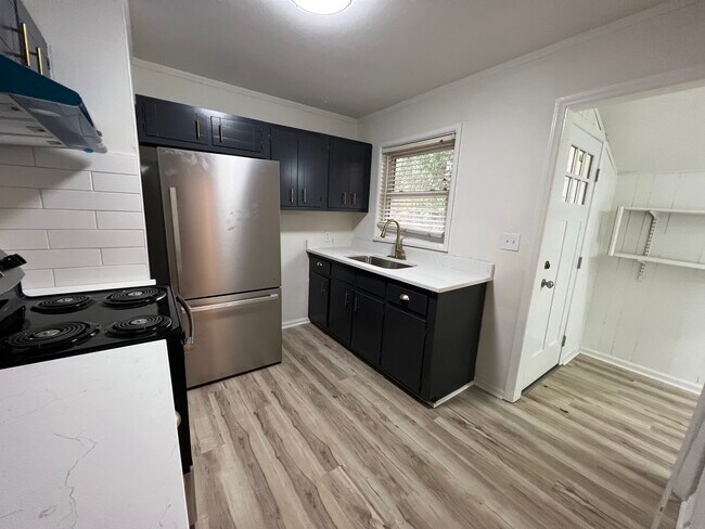 Photo - 2128 E 12th St