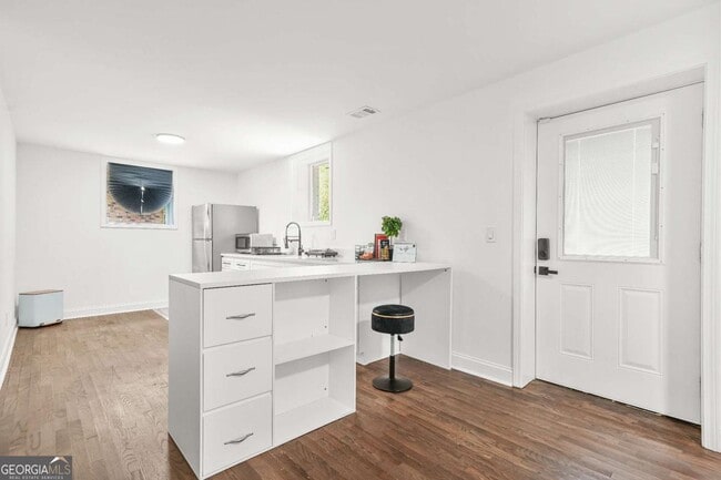 Photo - 2430 Hanford Dr SW
