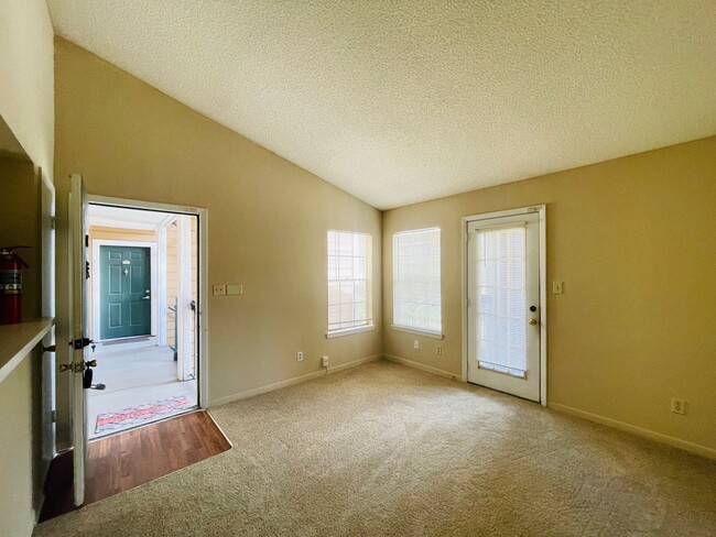 Photo - 2 MONTHS FREE- BEAUTIFUL 1/1 -Condo for Re...