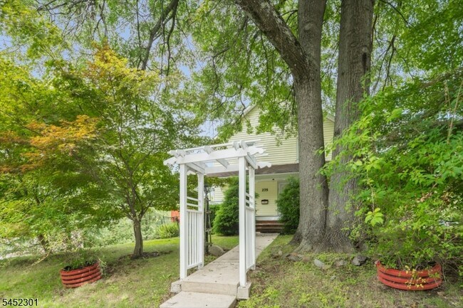 275 E Mt Pleasant Ave