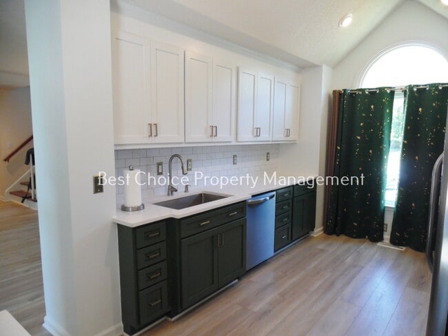 Photo - 5 Fallsburg court