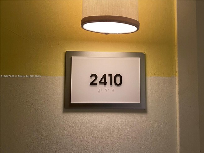 Building Photo - 475 Brickell Ave Unit 2410 Rental