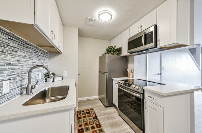 Building Photo - 2501 Gulf Fwy Unit 263